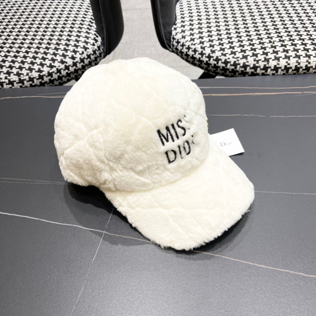 Dior 迪奥 新款原单毛绒绒棒球帽， 精致純也格调很有感觉，很酷很时尚，专柜断货热门，质量超赞