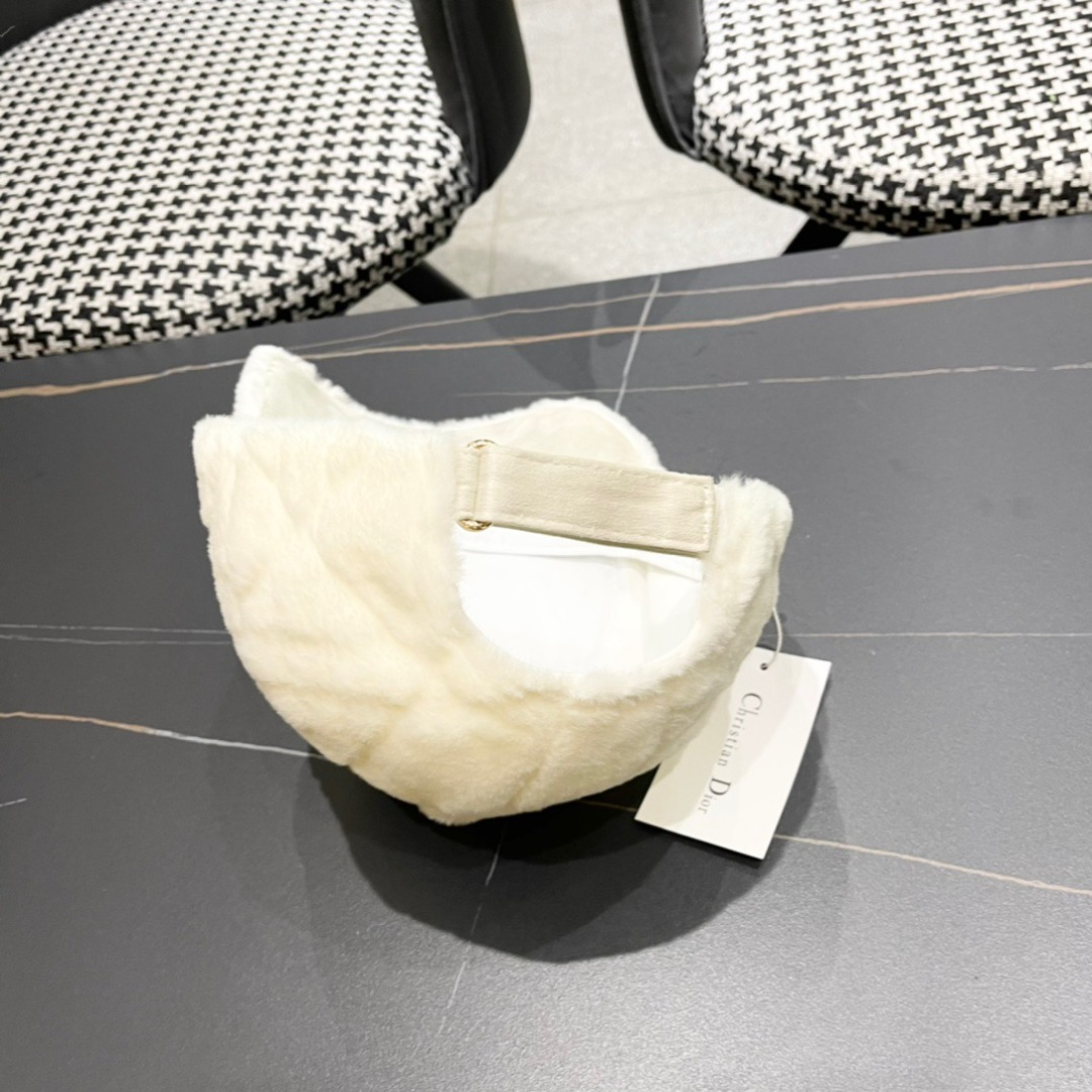 Dior 迪奥 新款原单毛绒绒棒球帽， 精致純也格调很有感觉，很酷很时尚，专柜断货热门，质量超赞