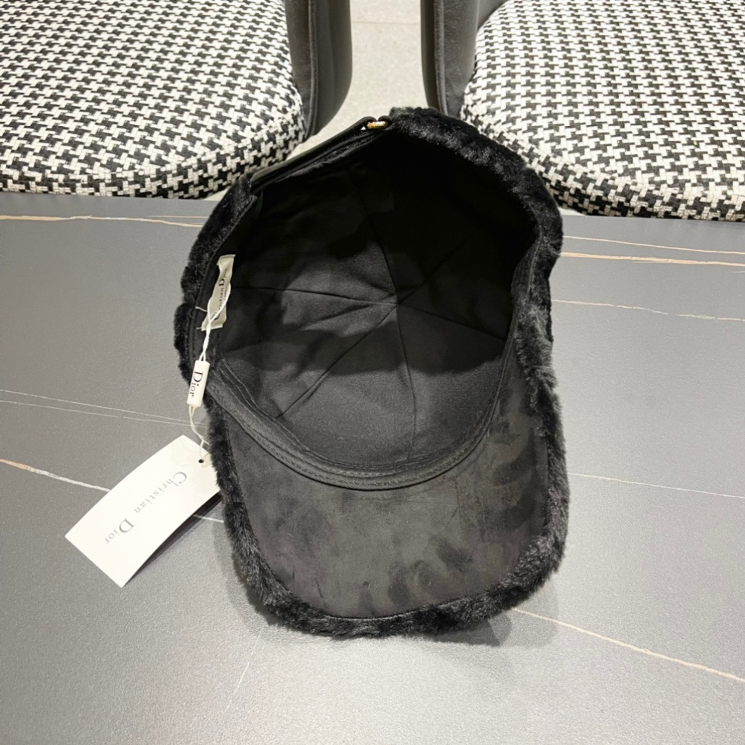 Dior 迪奥 新款原单毛绒绒棒球帽， 精致純也格调很有感觉，很酷很时尚，专柜断货热门，质量超赞