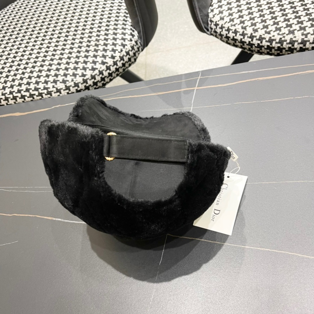 Dior 迪奥 新款原单毛绒绒棒球帽， 精致純也格调很有感觉，很酷很时尚，专柜断货热门，质量超赞