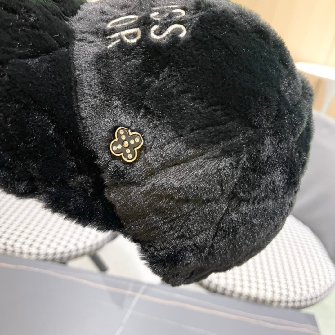 Dior 迪奥 新款原单毛绒绒棒球帽， 精致純也格调很有感觉，很酷很时尚，专柜断货热门，质量超赞