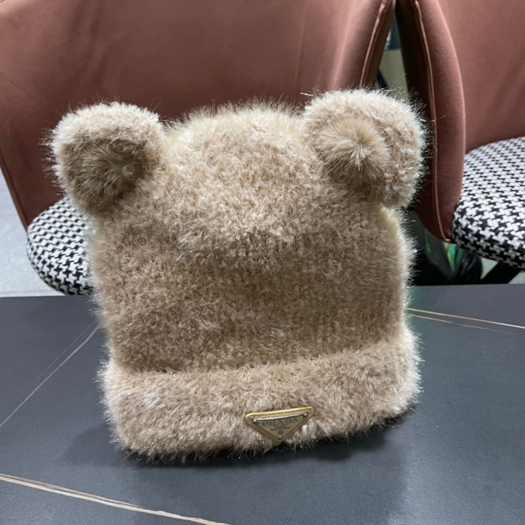 【PRADA普拉达】2024秋冬新款可爱小熊耳朵针织毛线帽，大牌系列，轻奢感满满.冬天出街必备