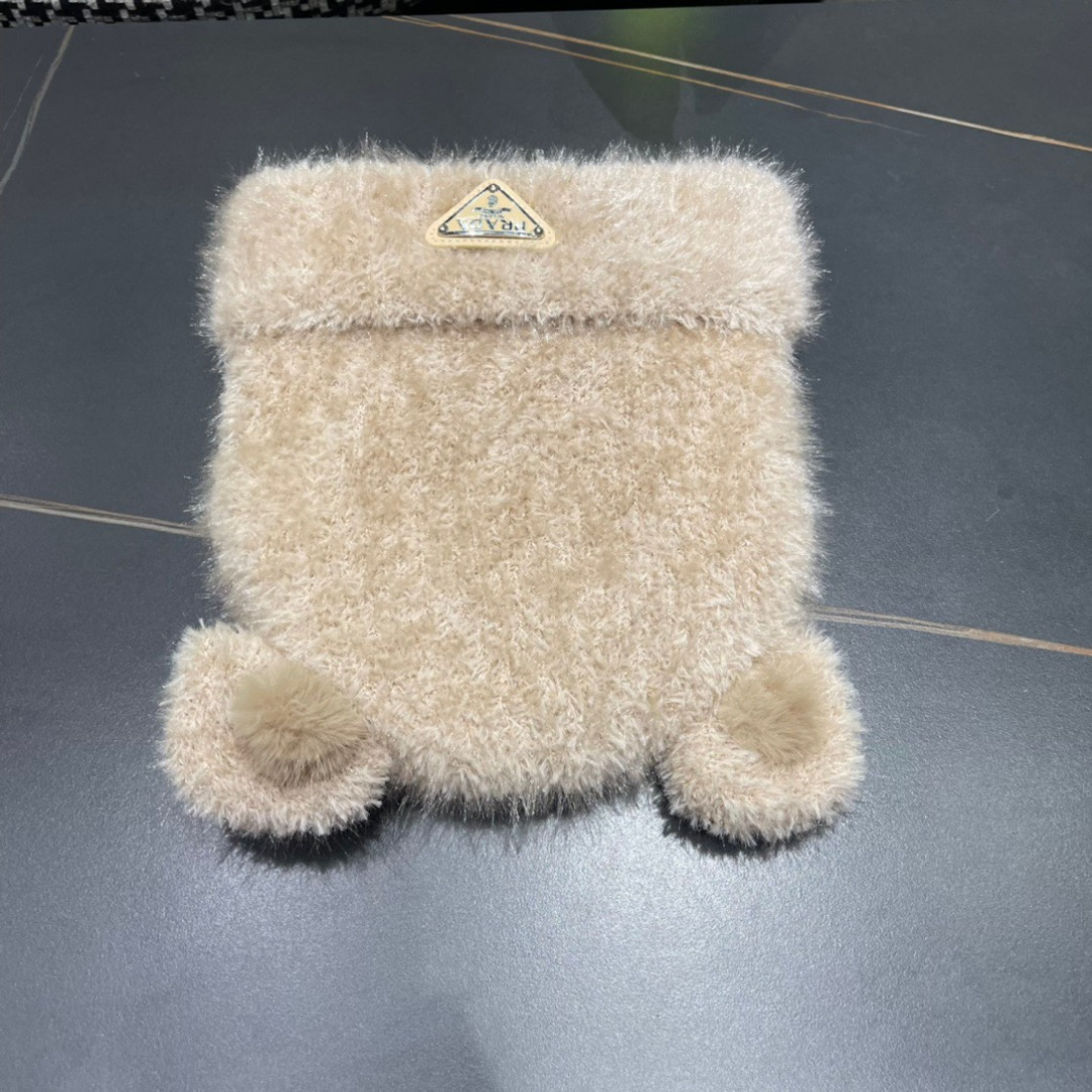 【PRADA普拉达】2024秋冬新款可爱小熊耳朵针织毛线帽，大牌系列，轻奢感满满.冬天出街必备