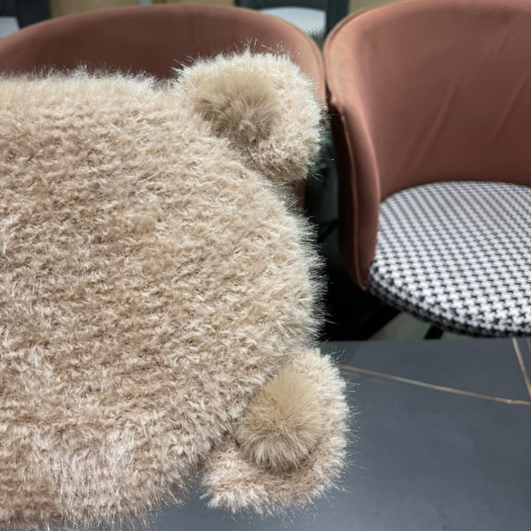 【PRADA普拉达】2024秋冬新款可爱小熊耳朵针织毛线帽，大牌系列，轻奢感满满.冬天出街必备