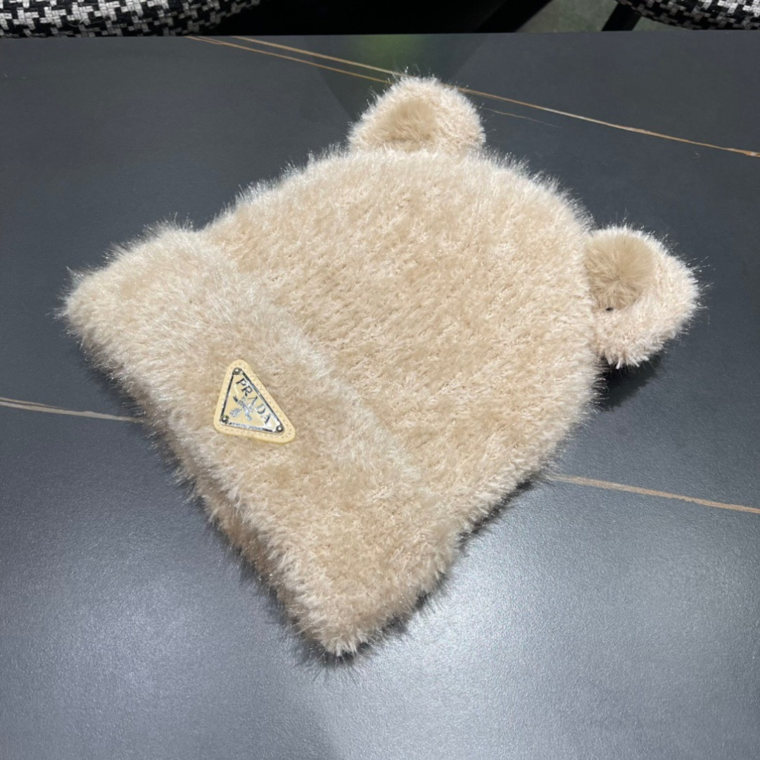 【PRADA普拉达】2024秋冬新款可爱小熊耳朵针织毛线帽，大牌系列，轻奢感满满.冬天出街必备