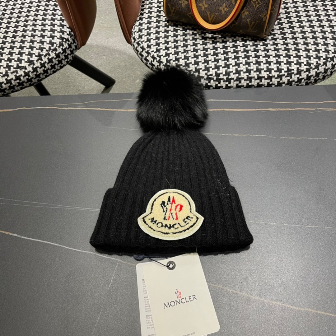 。Moncler蒙口兔毛羊毛针织厚翻边毛线帽
年末重磅高颜值仙女针织帽，超仙的安哥拉兔羊毛，
色系很甜美