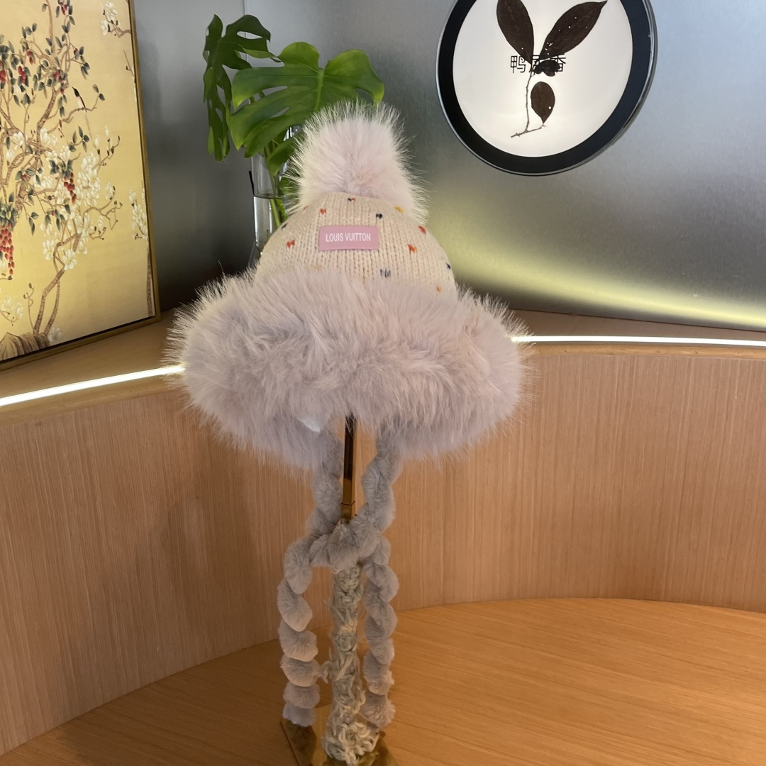 NO:365587,Louis Vuitton Louis Vuitton autumn and winter cute hair ball ear protection new style wool warm Lei Feng hat hat straw hat fisherman hat baseball hat, hat, louis vuitton, louis vuitton, espadrilles, hats路易威登 LouisVuitton 秋冬季可爱毛球护耳新款毛线保暖雷锋帽帽子草帽渔夫帽棒球帽,帽子,louis vuitton,louis vuitton,espadrilles,hats,hat