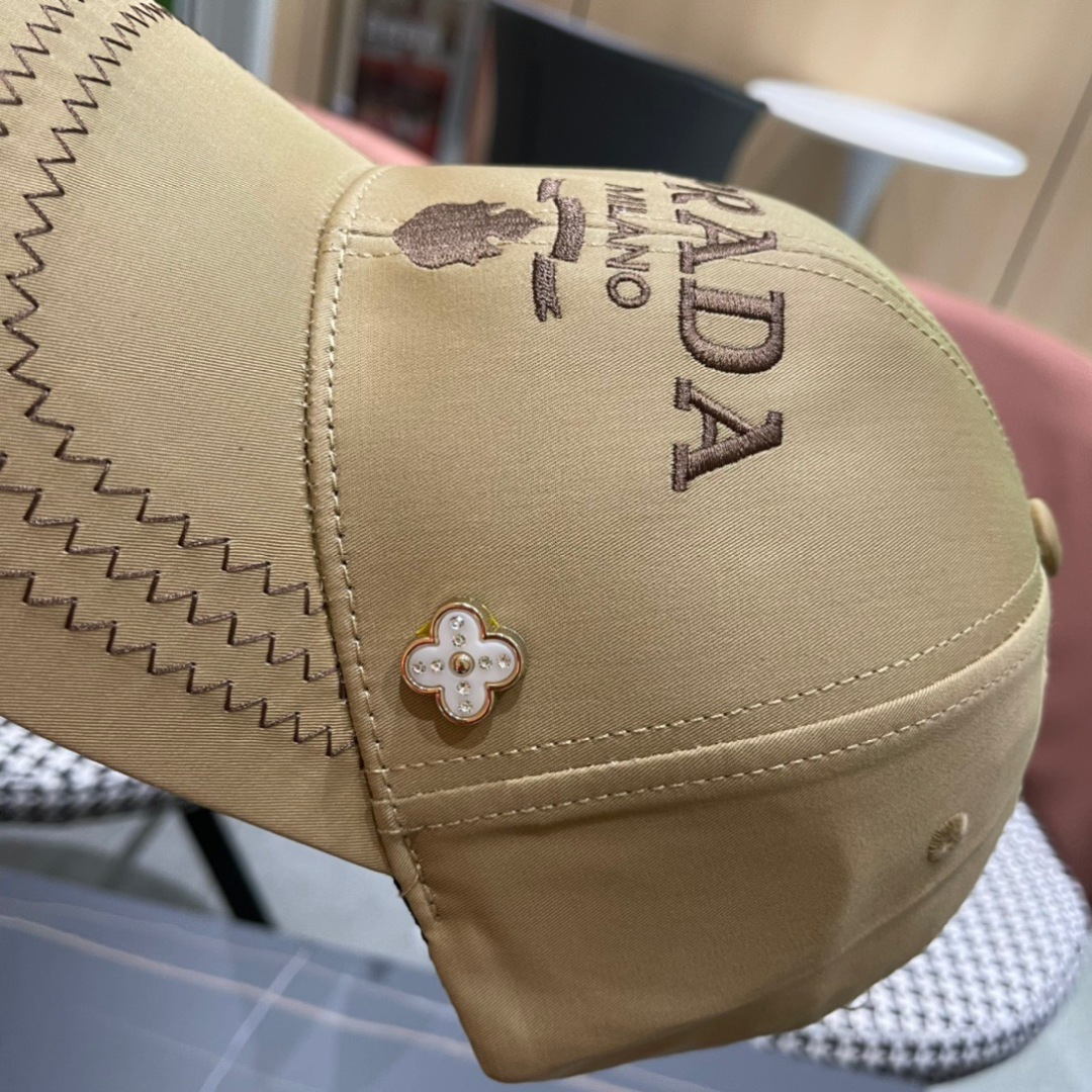   普拉达 PRADA 新品经典棒球帽 时尚潮流，高端做工！非一般的品质，细节看实拍哦