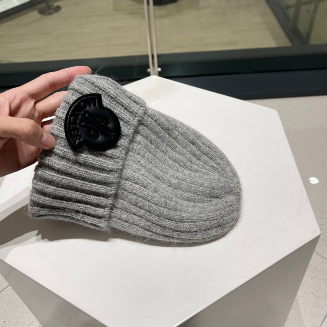  蒙口Moncler👒 官网最新针织帽，官网原单复刻.非常柔软亲肤，弹性很好💓有质感又非常百搭的款式~保