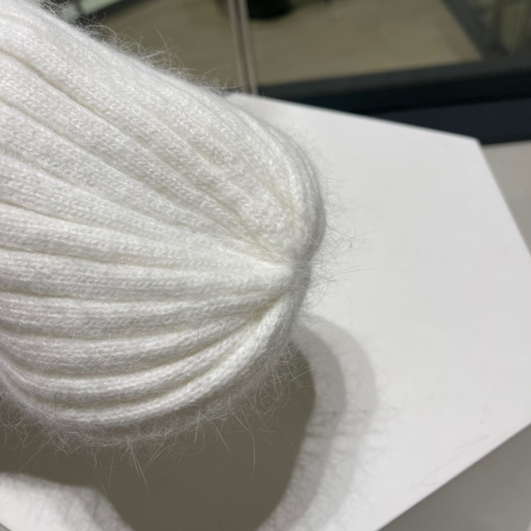  蒙口Moncler👒 官网最新针织帽，官网原单复刻.非常柔软亲肤，弹性很好💓有质感又非常百搭的款式~保
