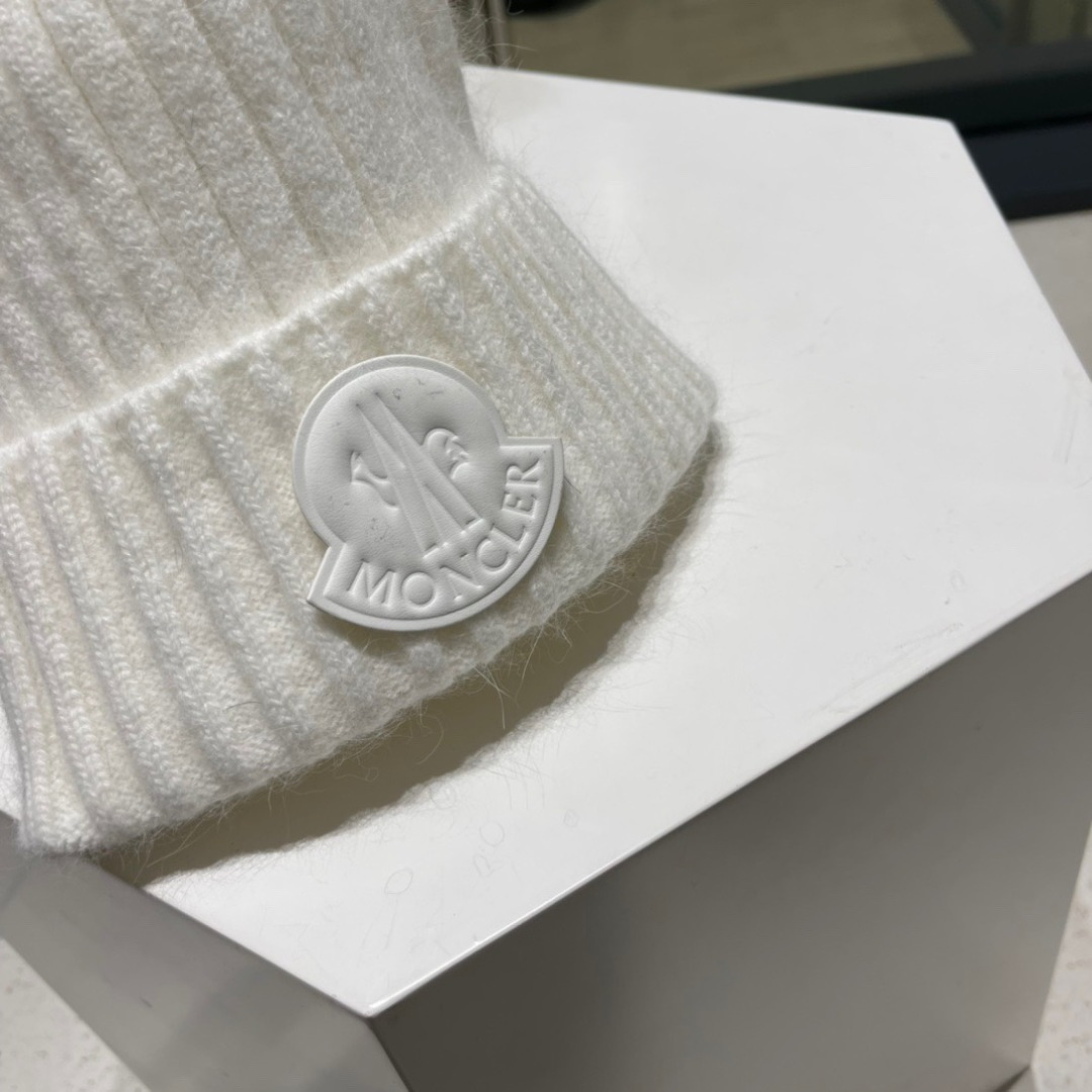  蒙口Moncler👒 官网最新针织帽，官网原单复刻.非常柔软亲肤，弹性很好💓有质感又非常百搭的款式~保