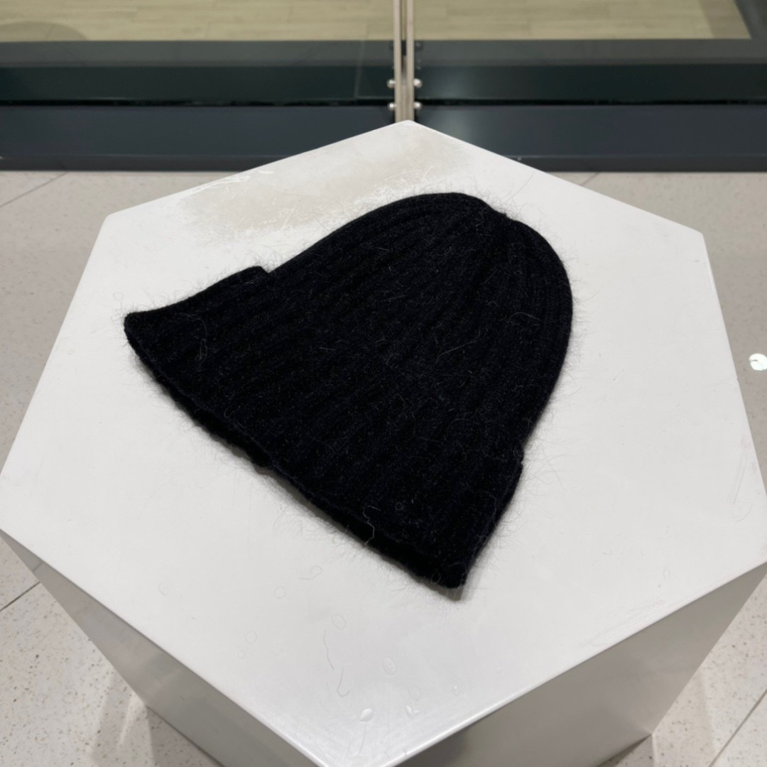  蒙口Moncler👒 官网最新针织帽，官网原单复刻.非常柔软亲肤，弹性很好💓有质感又非常百搭的款式~保