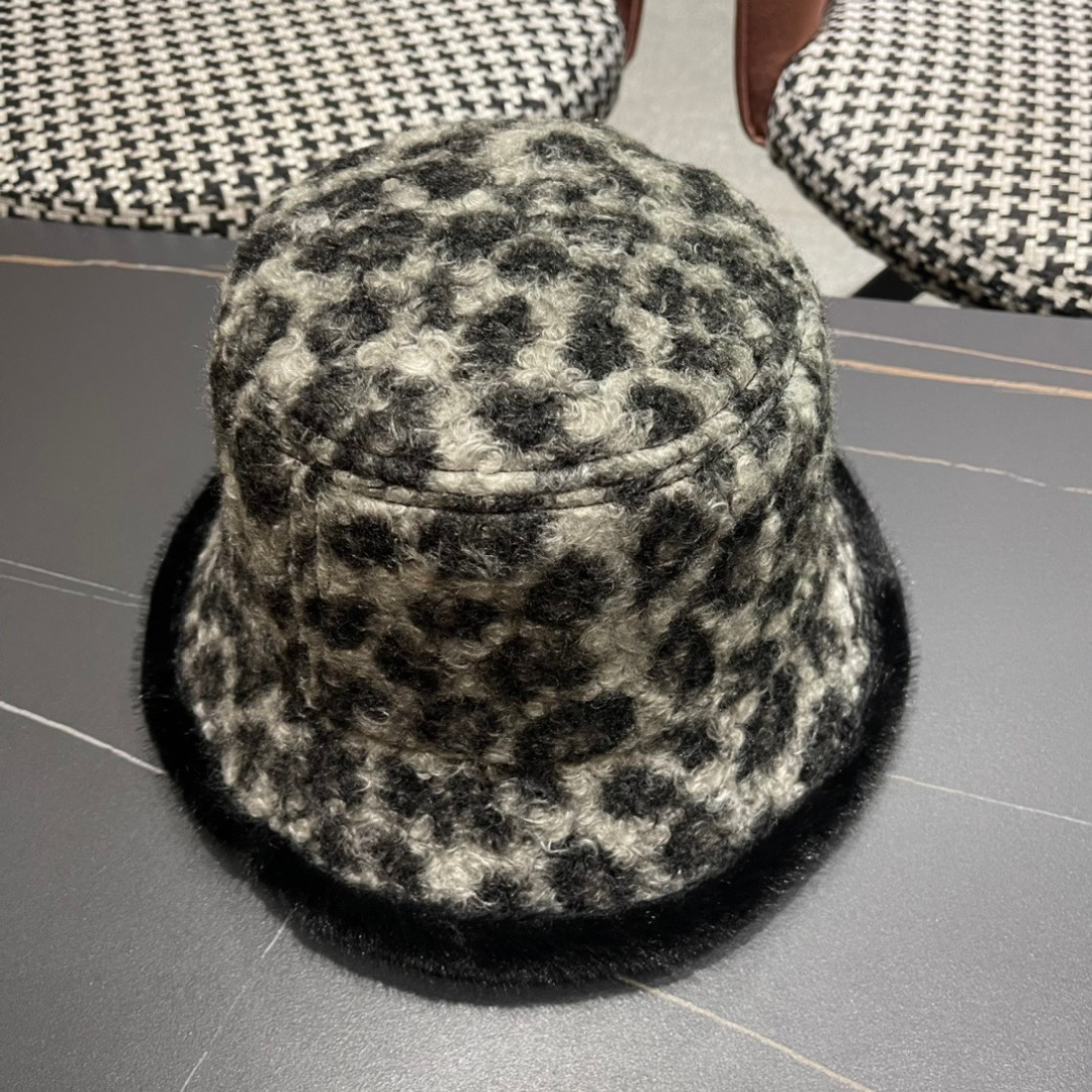  赛琳CELINE新款豹纹毛绒渔夫帽，最好品质的，休闲大方，简约时尚，大家自己对比哦