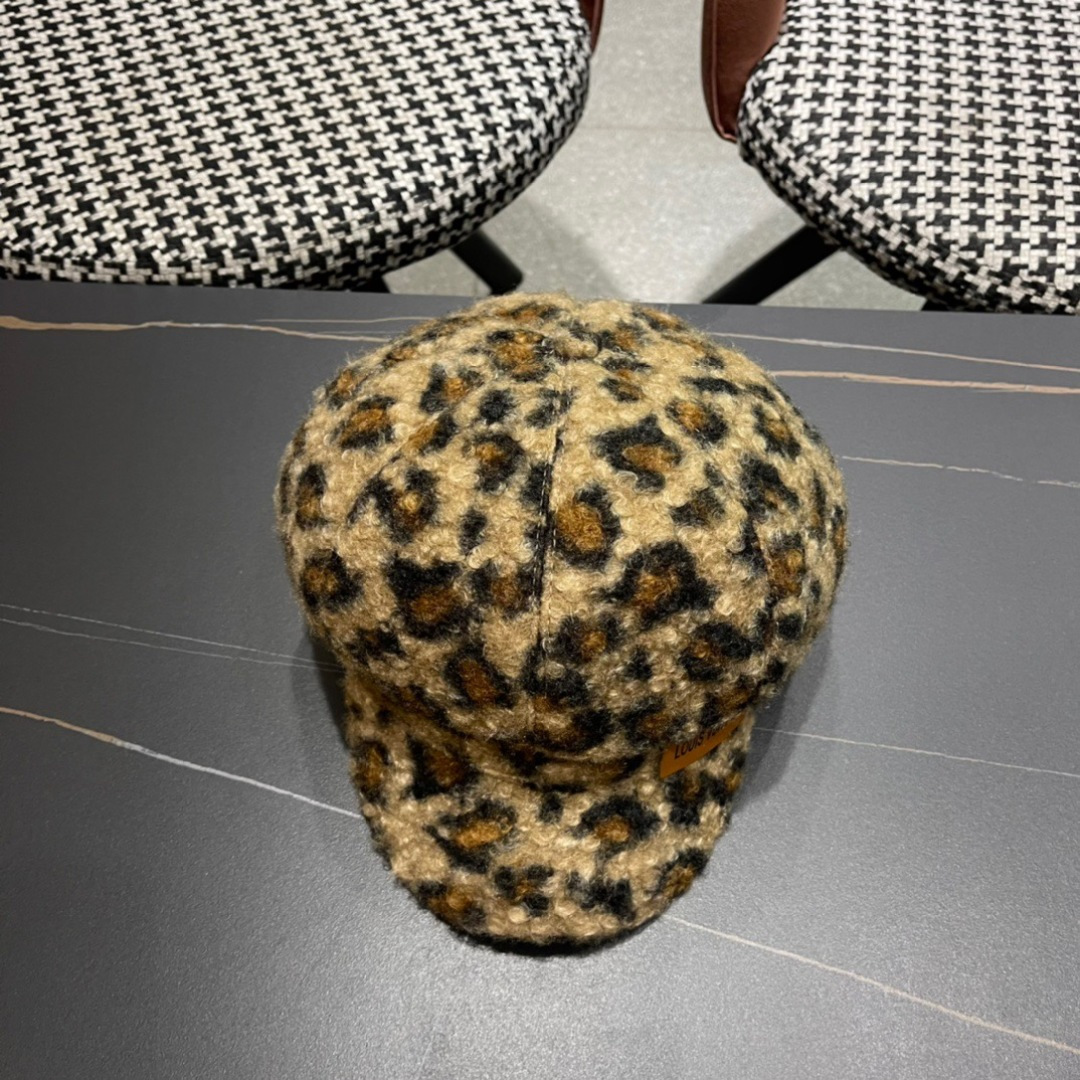  路易威登棒球帽 LouisVuitton😍秋冬季新款豹纹毛绒贝雷帽，重工打造♥️高端大气，百搭款🤗男女