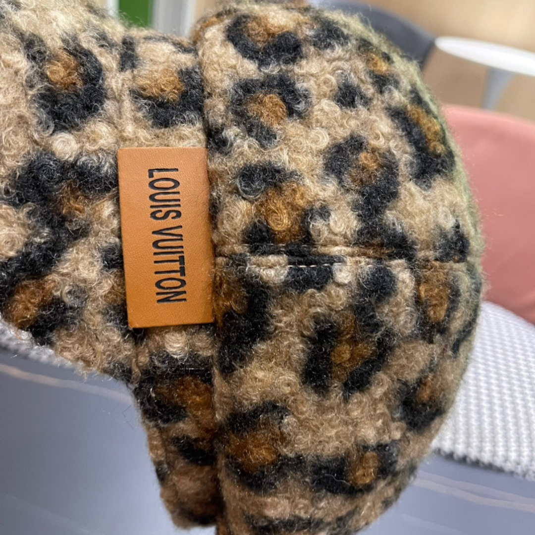  路易威登棒球帽 LouisVuitton😍秋冬季新款豹纹毛绒贝雷帽，重工打造♥️高端大气，百搭款🤗男女