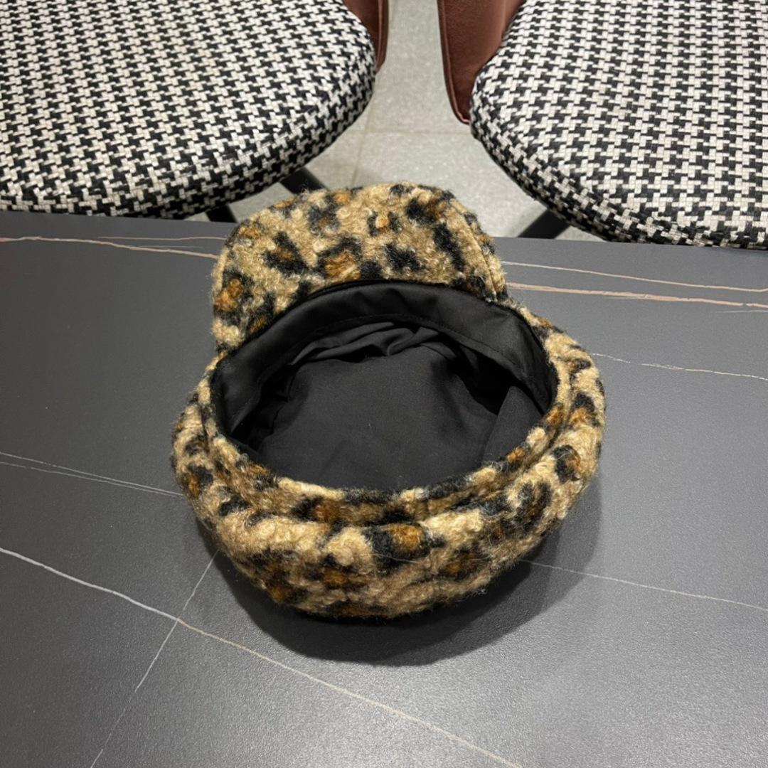  路易威登棒球帽 LouisVuitton😍秋冬季新款豹纹毛绒贝雷帽，重工打造♥️高端大气，百搭款🤗男女