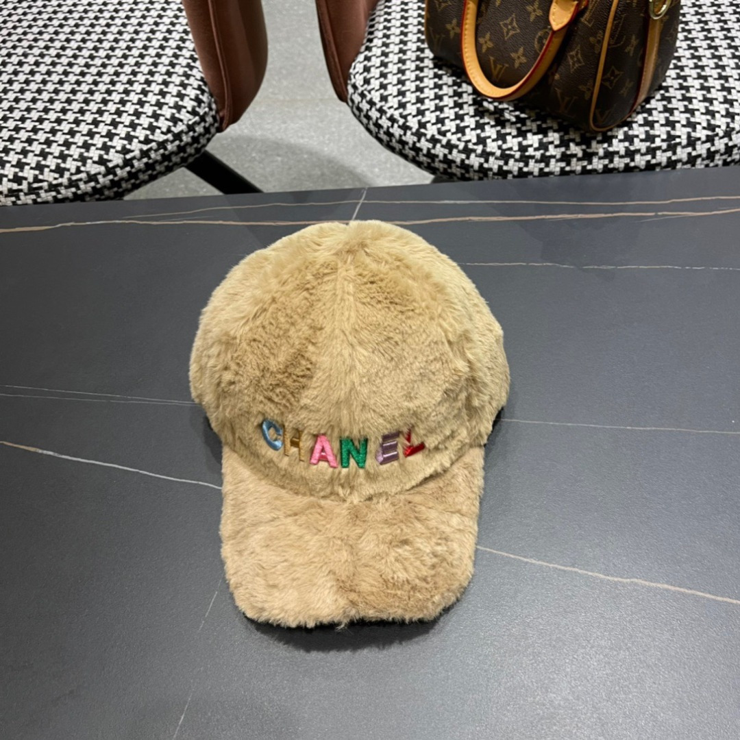 NO:220007,Chanel's new baseball cap~ It's a super perfect interpretation of sweet and cool style. I love it so much. It's sexy and handsome. Both are online!  No girl rejected the fluffy item. Hat fisherman hat baseball hat knit hat, hat, chanel, espadrilles, hats19860909香奈儿新款棒球帽～ 完全是超级完美的诠释了甜 酷风 简直太爱了 上头性感又帅气 双双在线！ 没有哪个女孩子拒绝的了毛绒绒的单品哦帽子渔夫帽棒球帽针织帽,帽子,chanel,espadrilles,hats,hat