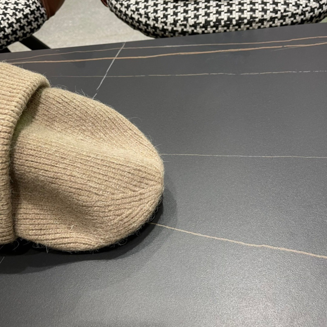  Chanel官网品质香奈儿23K秋冬网红时尚博主推荐款毛线帽，小红书爆款，手感超柔软舒适的针织线帽，弹