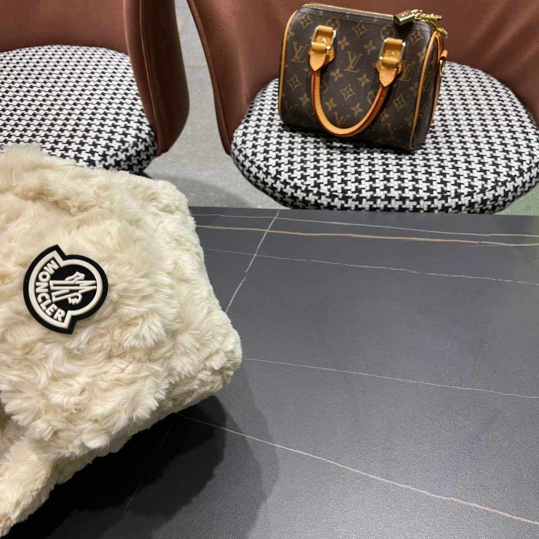 NO:219903,Moncler cover-mouthed full plush Lei Feng hat for women cute thickened velvet warm ear protection hat for men and women riding windproof cold Korean version versatile Northeast hat fisherman hat baseball hat knit hat, hat, christian louboutin, Moncler, espadrilles, hats19860909Moncler蒙口全毛绒雷锋帽女可爱加厚加绒保暖护耳帽男女骑车防风寒韩版百搭东北帽子渔夫帽棒球帽针织帽,帽子,christian louboutin,Moncler,espadrilles,hats,hat