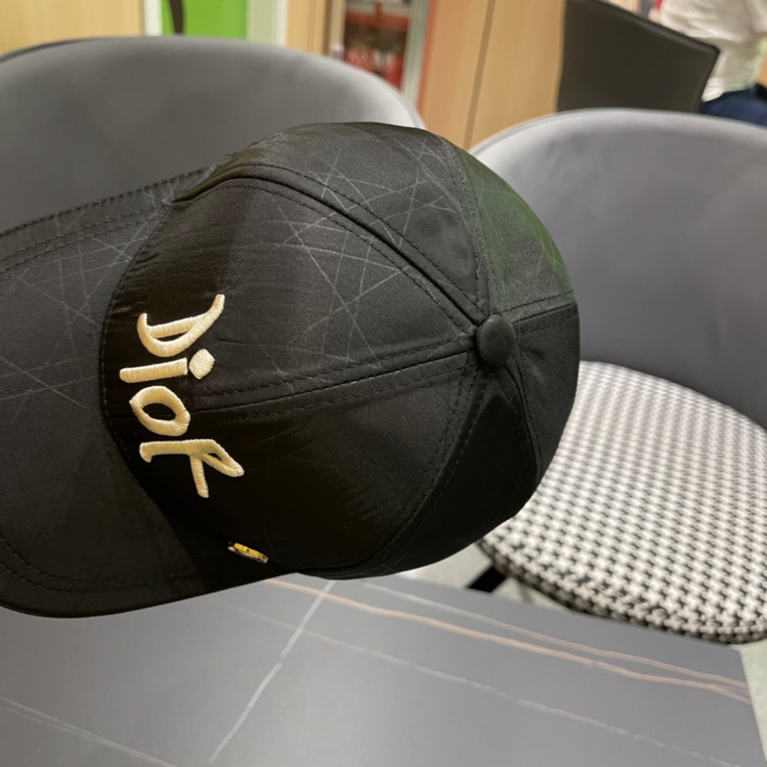 （DIOR迪奥】新款走量简约棒球帽🧢，新款出货，大牌款超好搭配，赶紧入手！