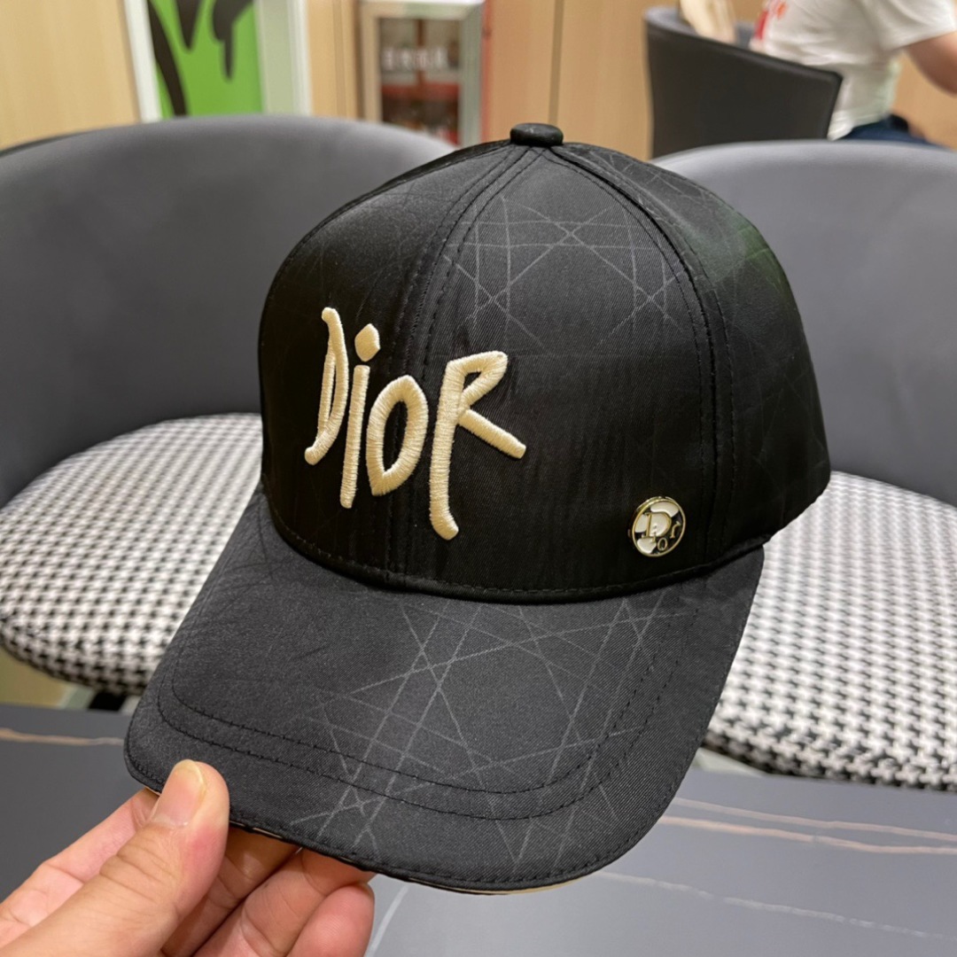 （DIOR迪奥】新款走量简约棒球帽🧢，新款出货，大牌款超好搭配，赶紧入手！