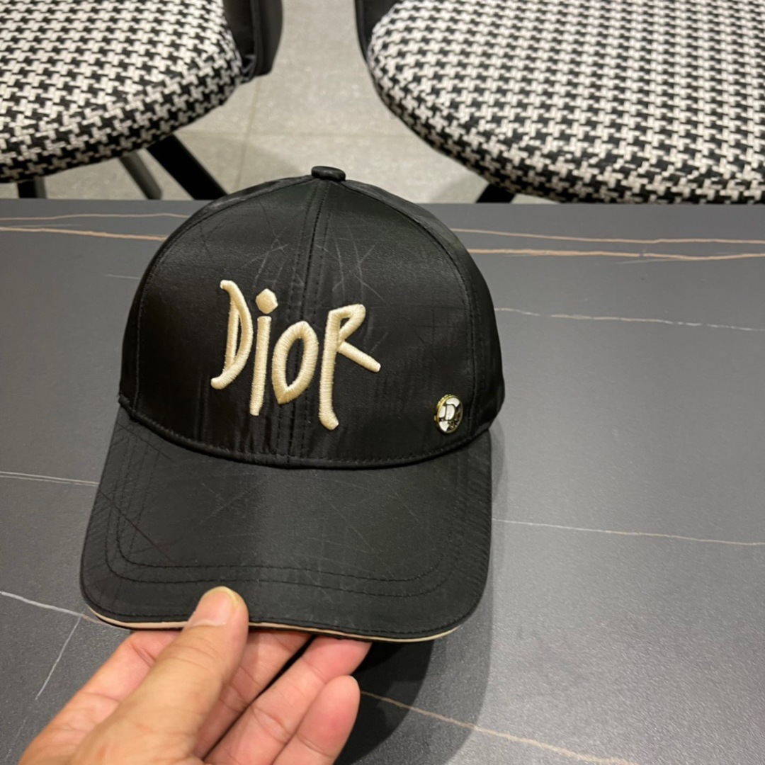 （DIOR迪奥】新款走量简约棒球帽🧢，新款出货，大牌款超好搭配，赶紧入手！