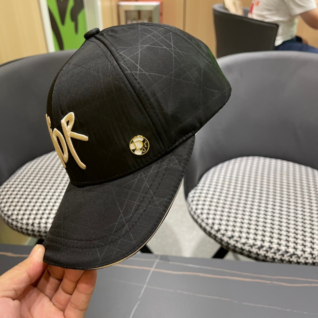（DIOR迪奥】新款走量简约棒球帽🧢，新款出货，大牌款超好搭配，赶紧入手！