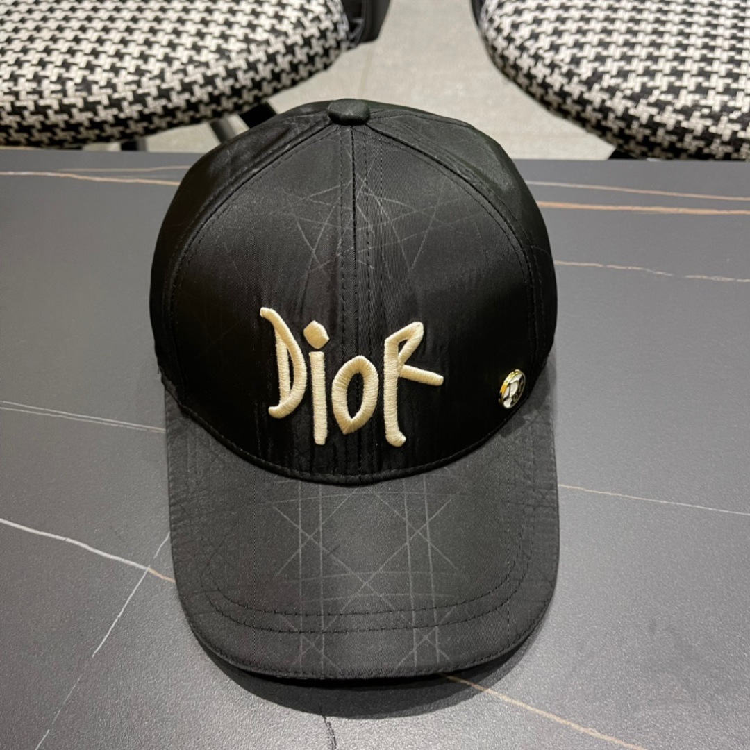 （DIOR迪奥】新款走量简约棒球帽🧢，新款出货，大牌款超好搭配，赶紧入手！