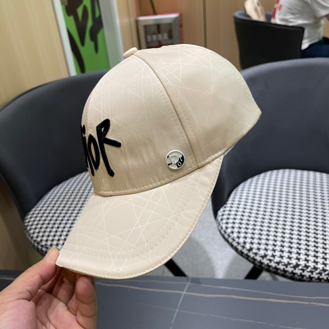 （DIOR迪奥】新款走量简约棒球帽🧢，新款出货，大牌款超好搭配，赶紧入手！