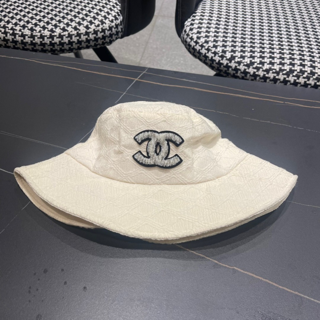  Chanel香奈儿 2024春新款渔夫帽
经典款超轻！
色系很百搭🤞🏻