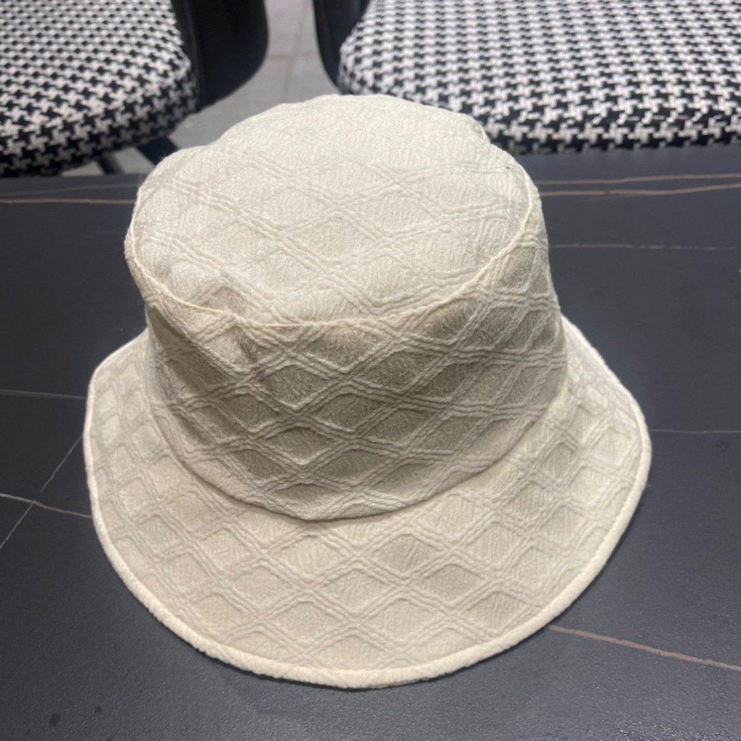  Chanel香奈儿 2024春新款渔夫帽
经典款超轻！
色系很百搭🤞🏻