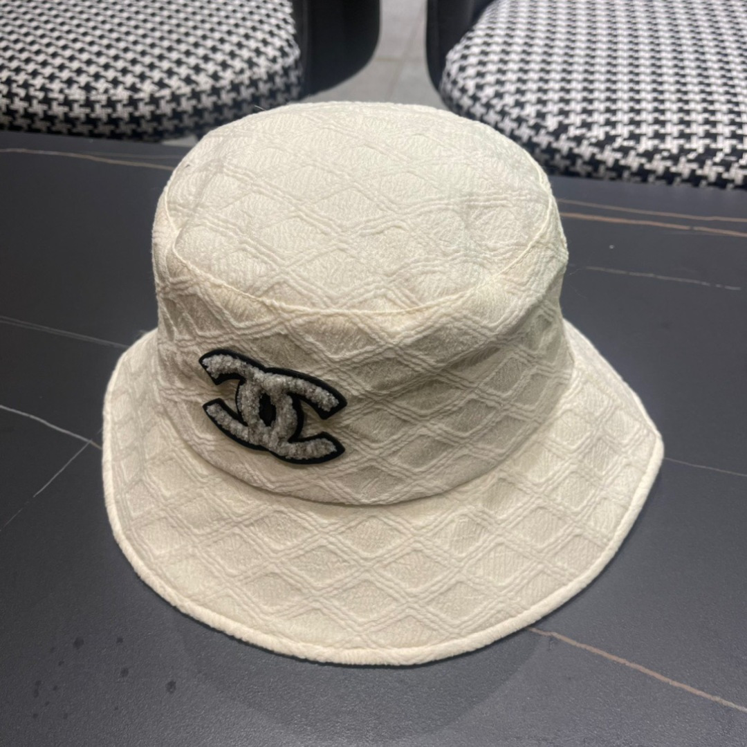  Chanel香奈儿 2024春新款渔夫帽
经典款超轻！
色系很百搭🤞🏻