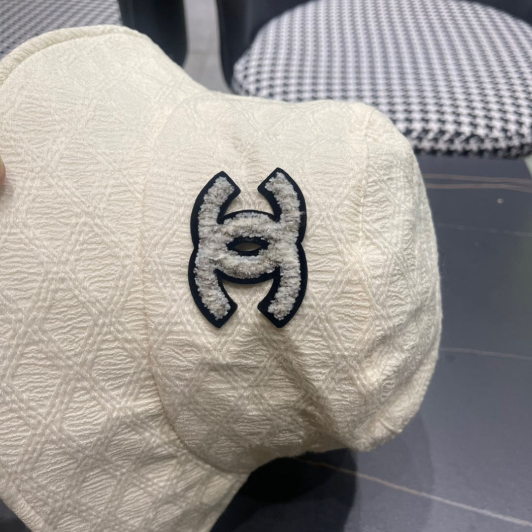  Chanel香奈儿 2024春新款渔夫帽
经典款超轻！
色系很百搭🤞🏻