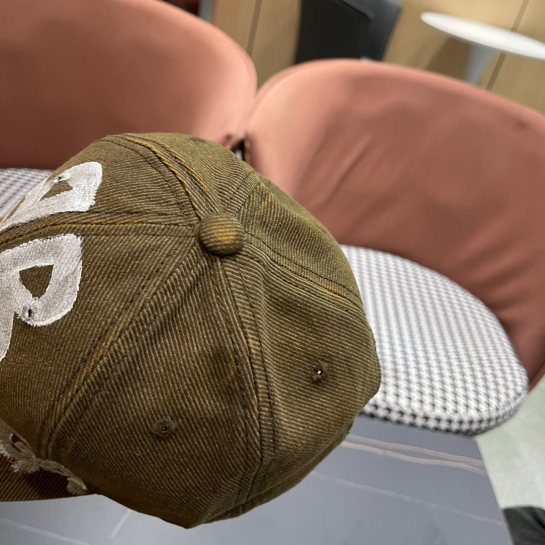  新款BALENCIAGA/巴黎世家鸭舌帽画画字母棒球帽，雅痞街头风，时尚男女妥妥驾驭！