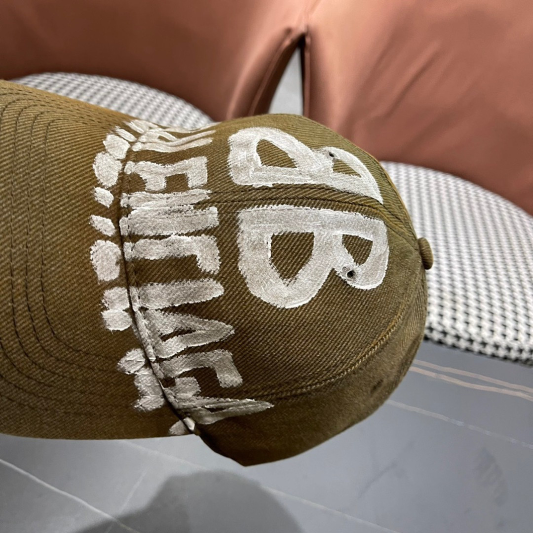  新款BALENCIAGA/巴黎世家鸭舌帽画画字母棒球帽，雅痞街头风，时尚男女妥妥驾驭！