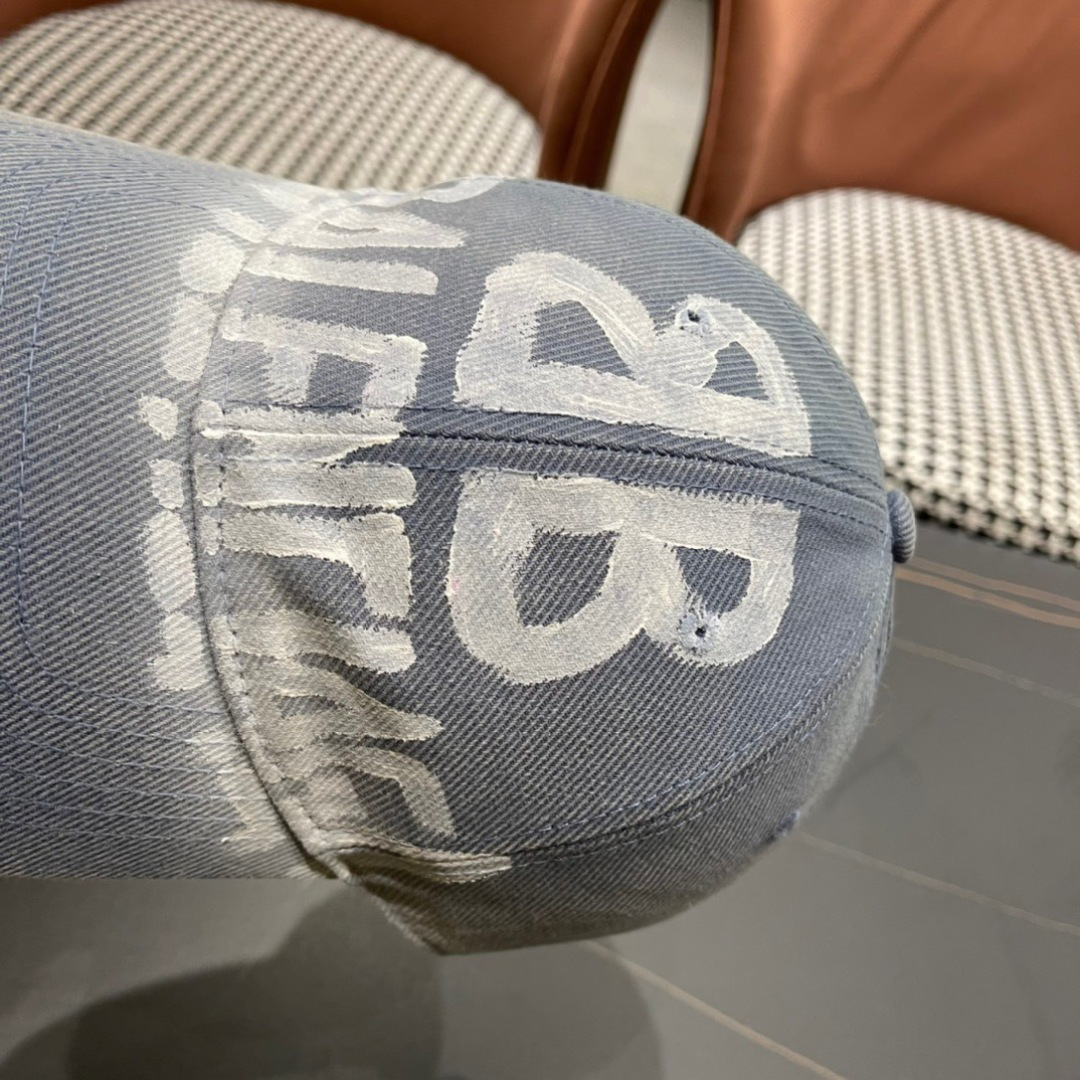  新款BALENCIAGA/巴黎世家鸭舌帽画画字母棒球帽，雅痞街头风，时尚男女妥妥驾驭！