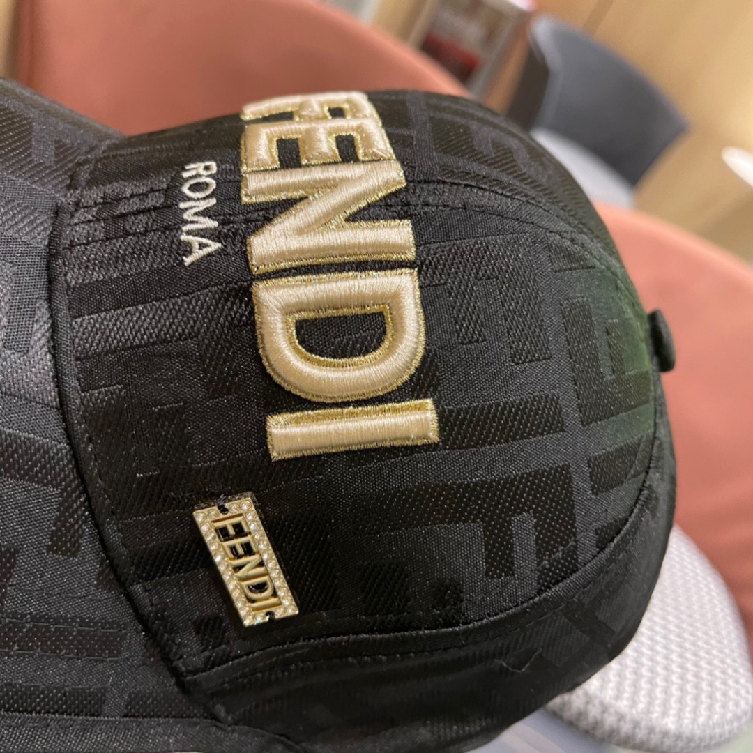 FENDI芬迪，2024新品棒球帽 代购版本！时尚潮流，高端做工！非一般的品质，细节看实拍哦
