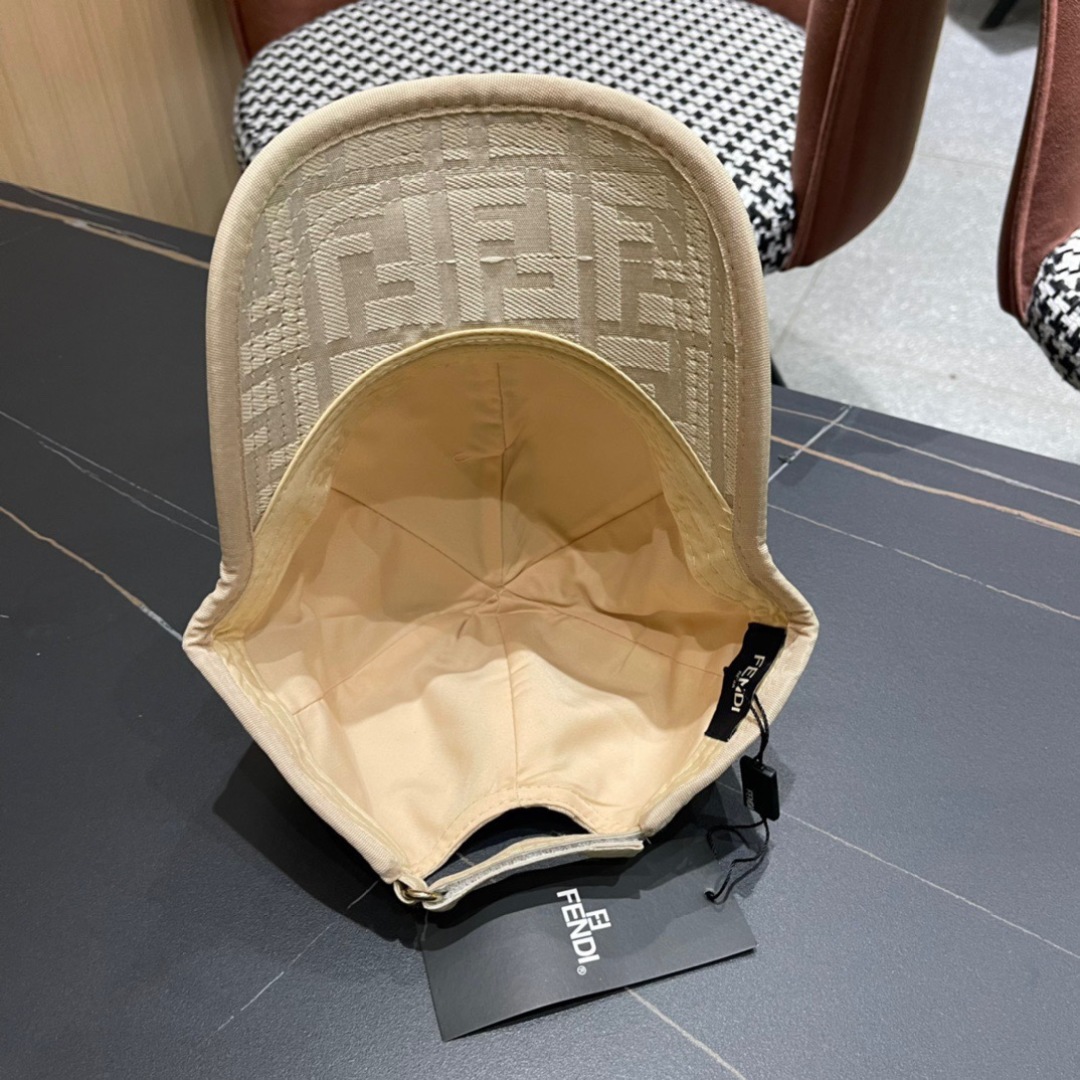  FENDI芬迪，2024新品棒球帽 代购版本！时尚潮流，高端做工！非一般的品质，细节看实拍哦