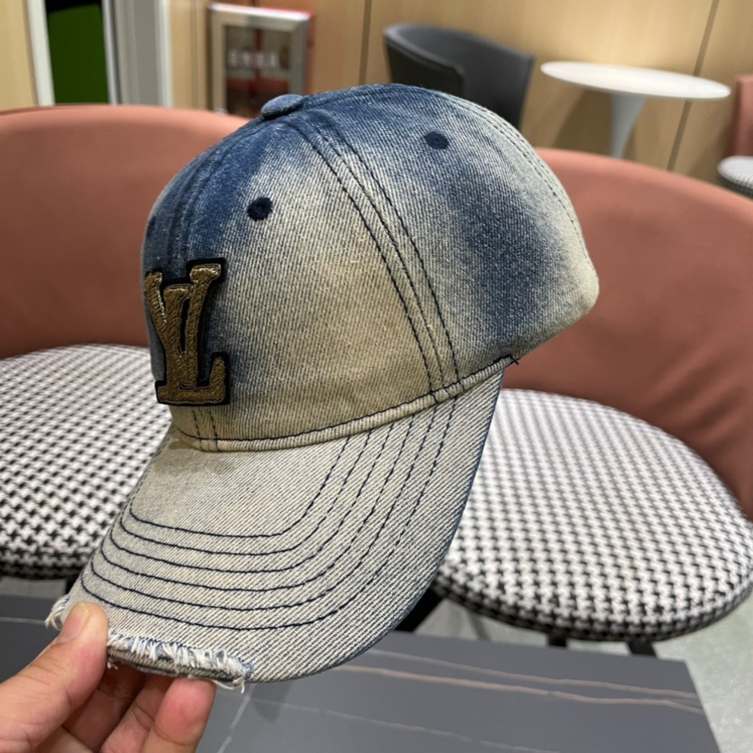 路易威登LouisVuitton2024新款牛仔棒球帽🧢  
LV棒球帽，简约大气，男女通用