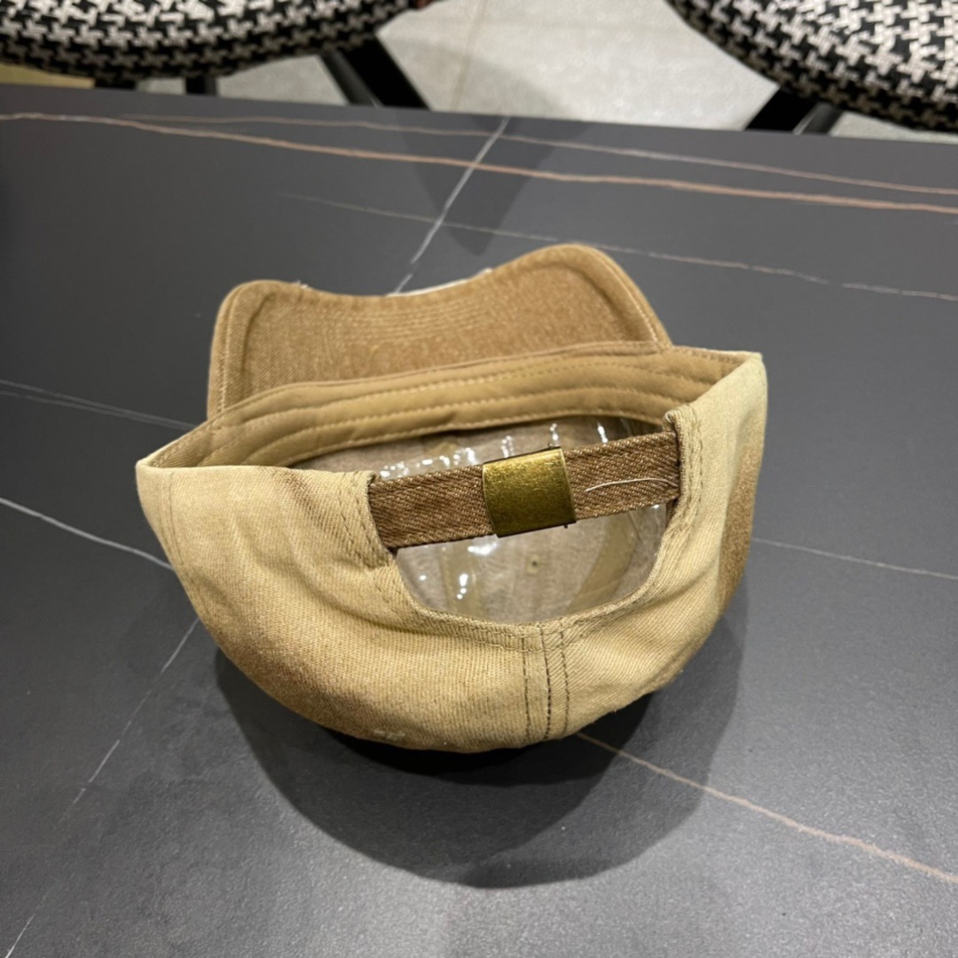 路易威登LouisVuitton2024新款牛仔棒球帽🧢  
LV棒球帽，简约大气，男女通用