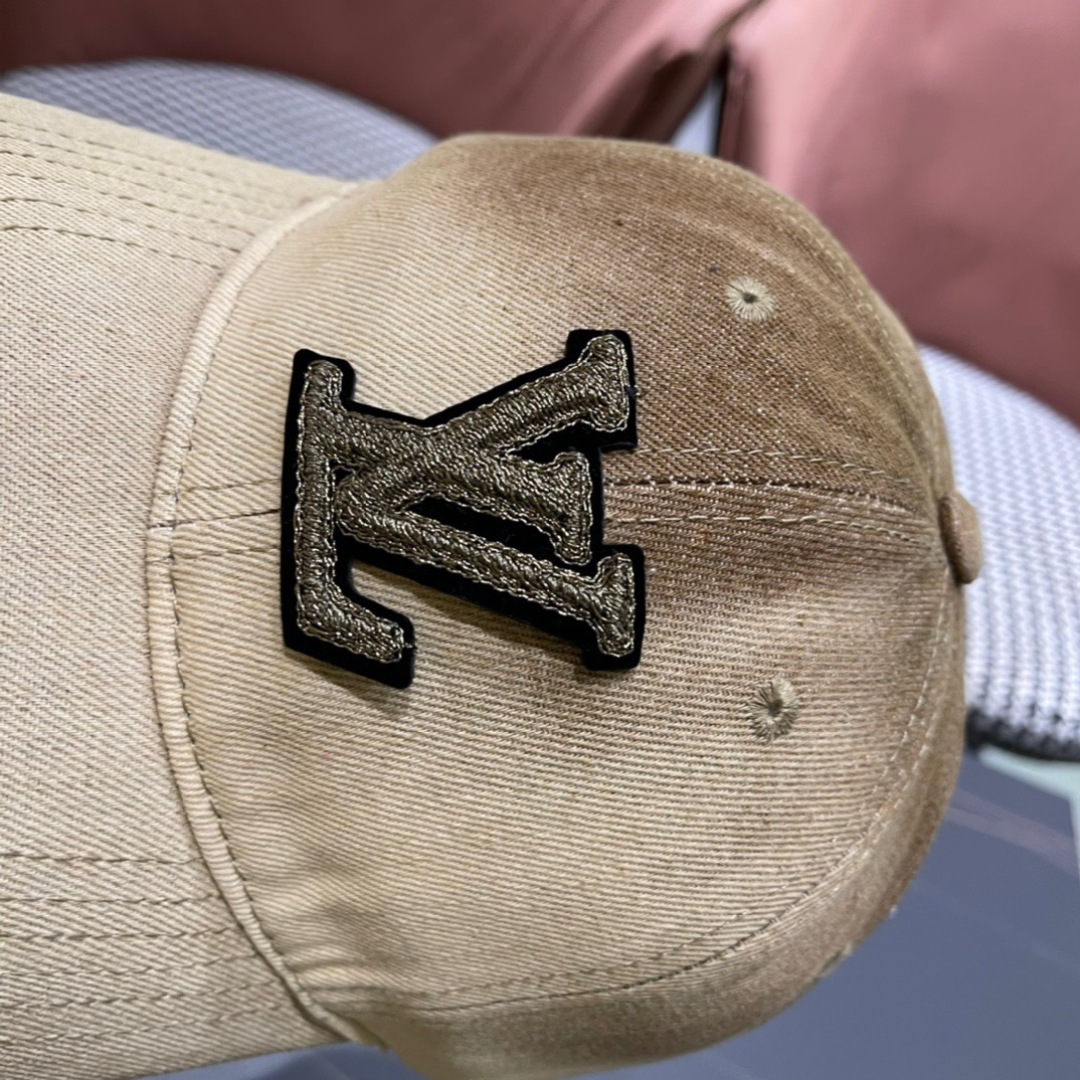 路易威登LouisVuitton2024新款牛仔棒球帽🧢  
LV棒球帽，简约大气，男女通用