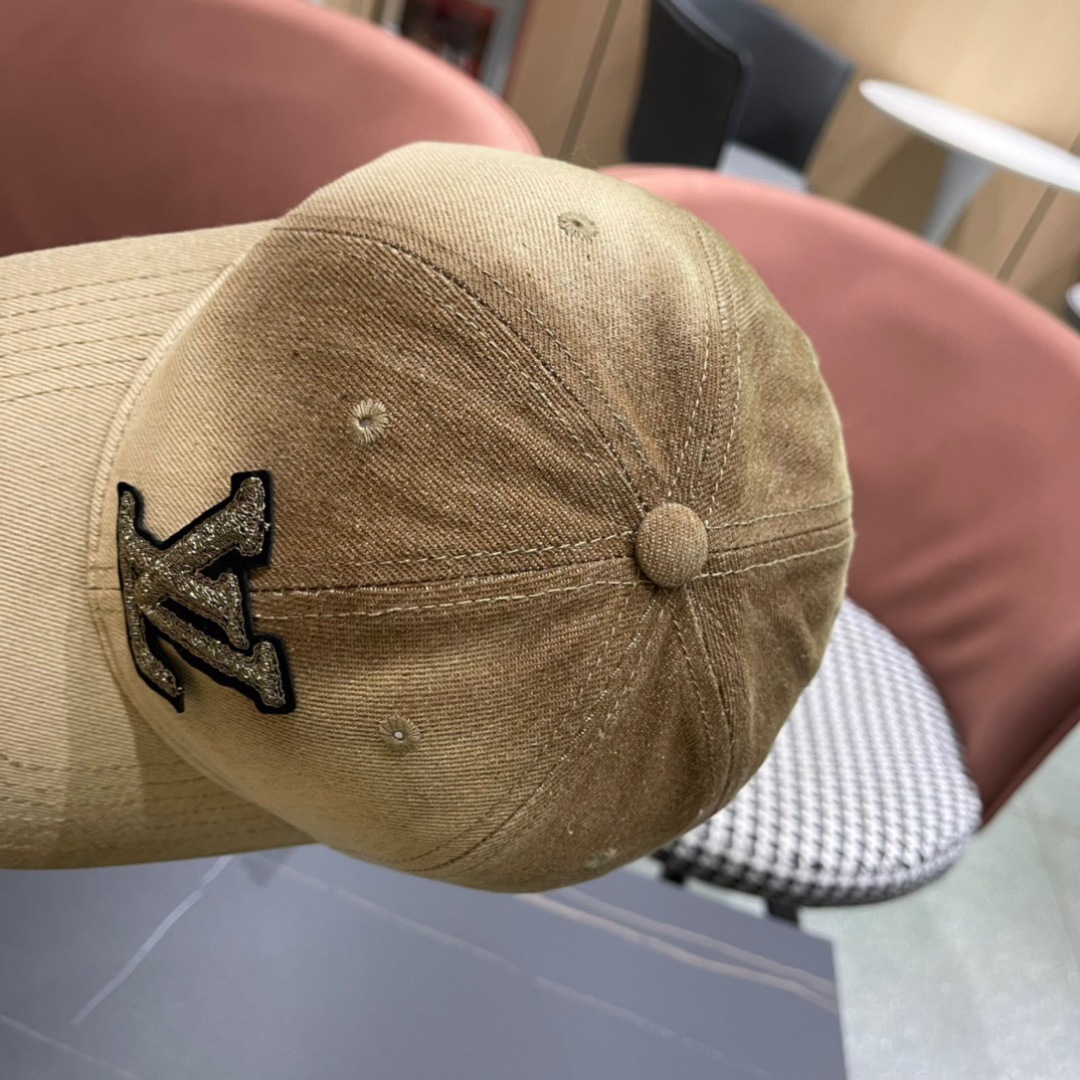 路易威登LouisVuitton2024新款牛仔棒球帽🧢  
LV棒球帽，简约大气，男女通用