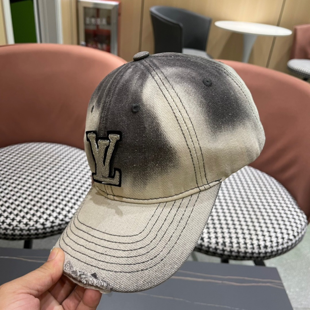 路易威登LouisVuitton2024新款牛仔棒球帽🧢  
LV棒球帽，简约大气，男女通用