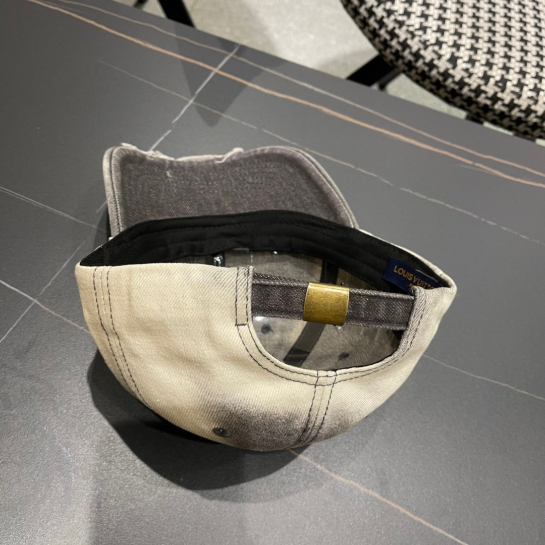 路易威登LouisVuitton2024新款牛仔棒球帽🧢  
LV棒球帽，简约大气，男女通用