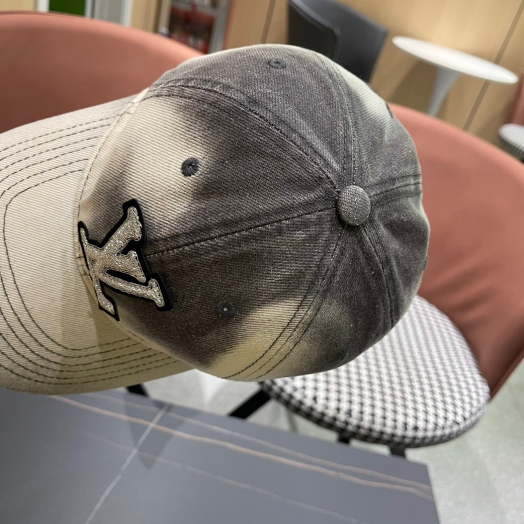 路易威登LouisVuitton2024新款牛仔棒球帽🧢  
LV棒球帽，简约大气，男女通用