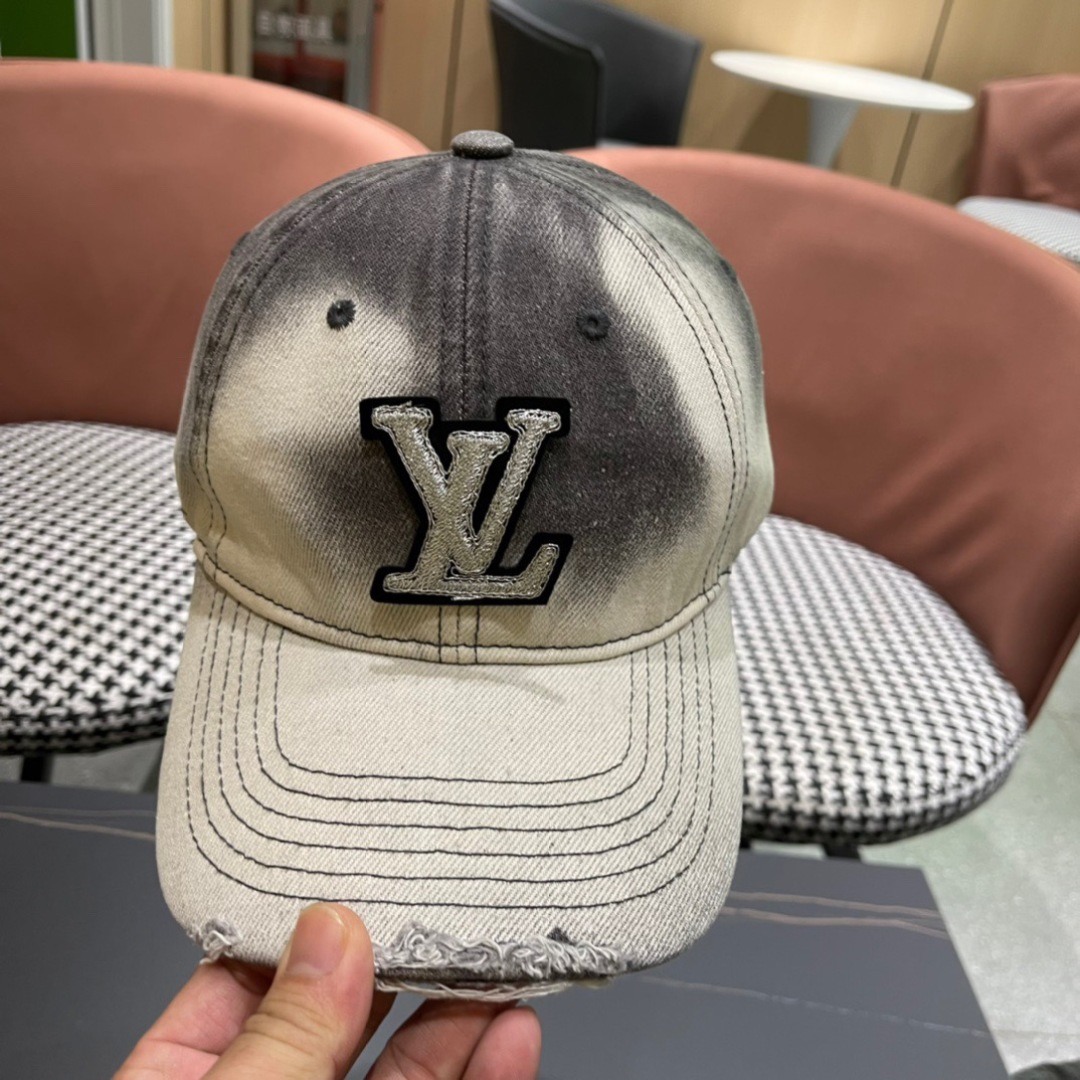 路易威登LouisVuitton2024新款牛仔棒球帽🧢  
LV棒球帽，简约大气，男女通用