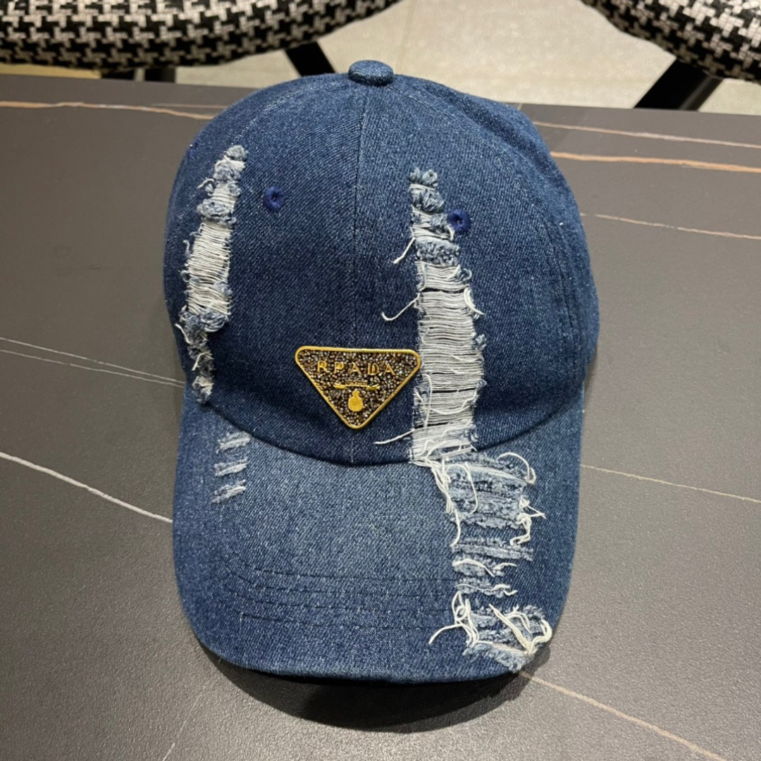 
Pr@da 普拉达牛仔布倒三角棒球帽
星星洗水牛仔色，秀场同款，面料柔软舒适
百搭休闲款，闭眼入！