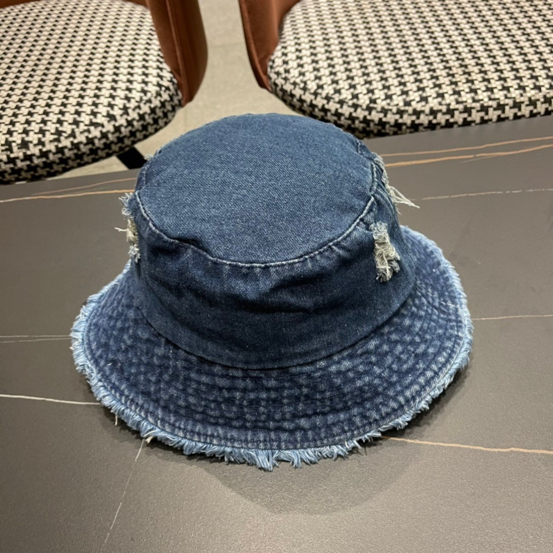 。PRADA 普拉达 2024牛仔破洞渔夫帽 时尚潮流，高端做工！细节看实拍哦