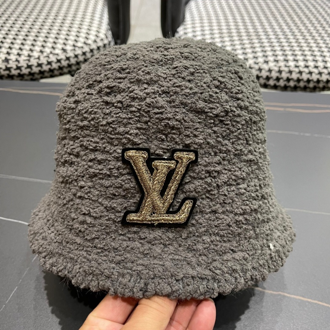  路易威登渔夫帽子女秋冬加厚毛绒保暖护耳帽显脸小