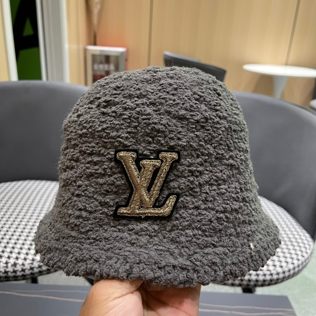  路易威登渔夫帽子女秋冬加厚毛绒保暖护耳帽显脸小